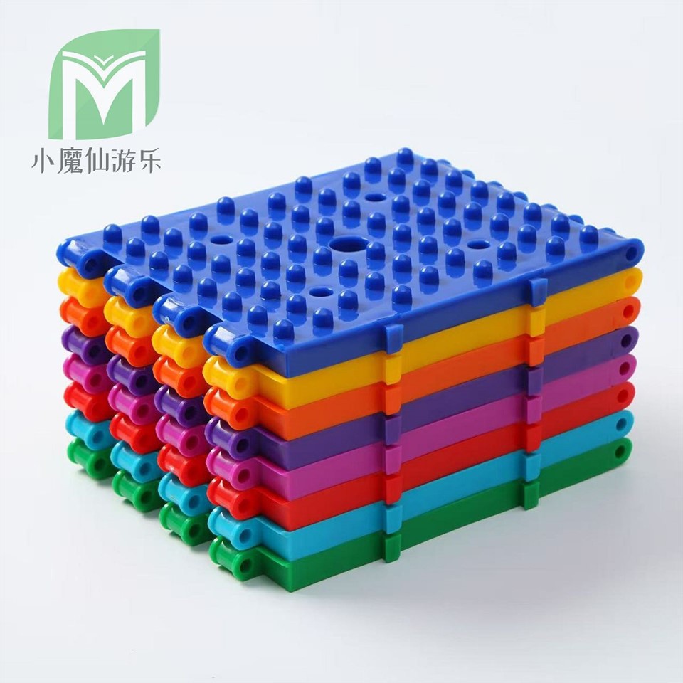 Ceithre {- Sleamhnán tuar ceatha cúinne le liathróid